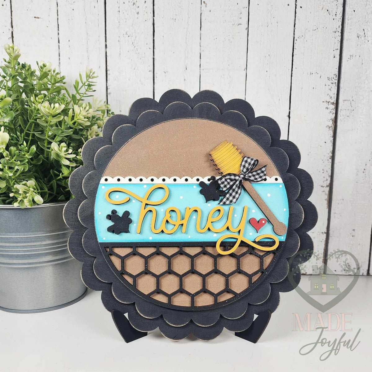 Honey scalloped round sign with honeycomb and dipper, hand-painted in Brentwood, TN.